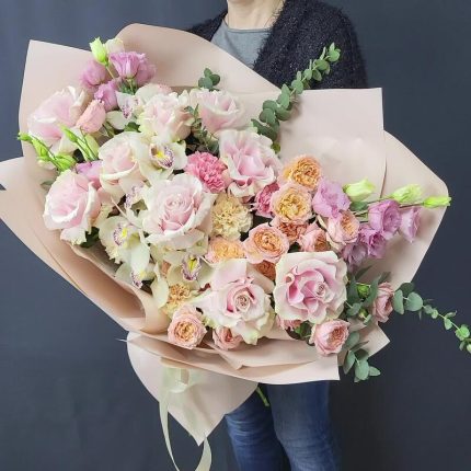 Восторг Чувств Букет из роз с орхидеями